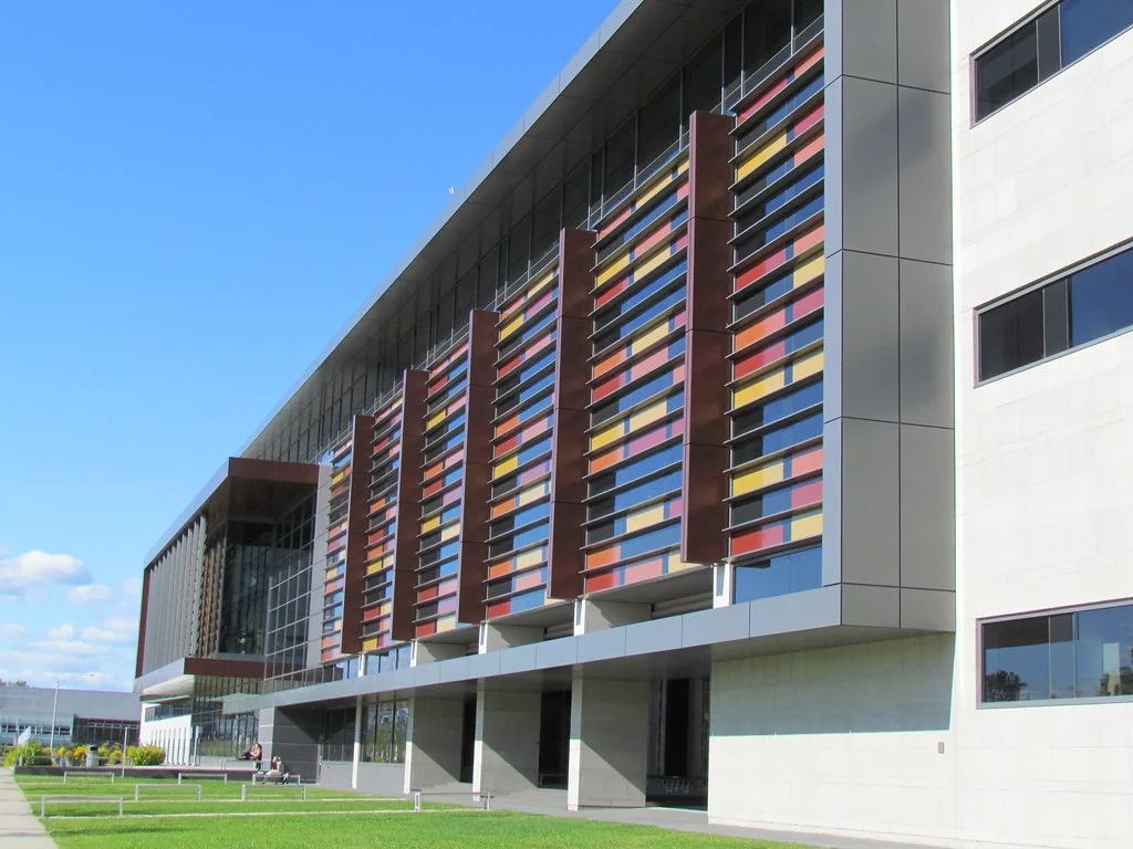 Étudiantes et étudiants en sciences de la santé sur le campus de l’Université Laval